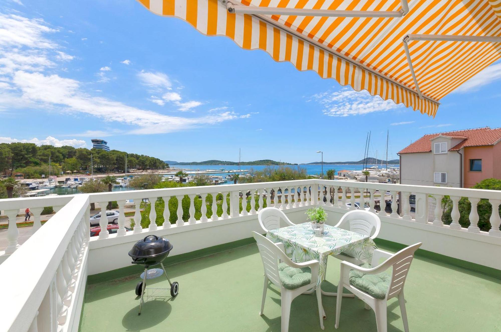 Apartment And Rooms Artina Vodice Eksteriør billede