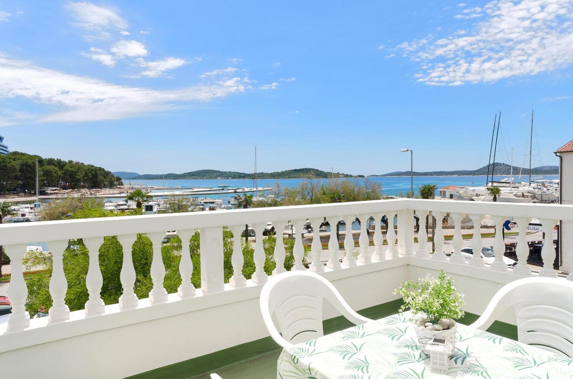 Apartment And Rooms Artina Vodice Eksteriør billede