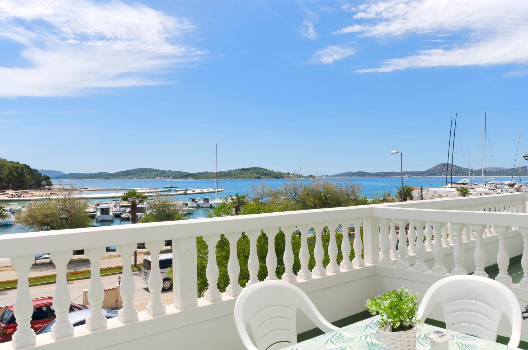 Apartment And Rooms Artina Vodice Eksteriør billede