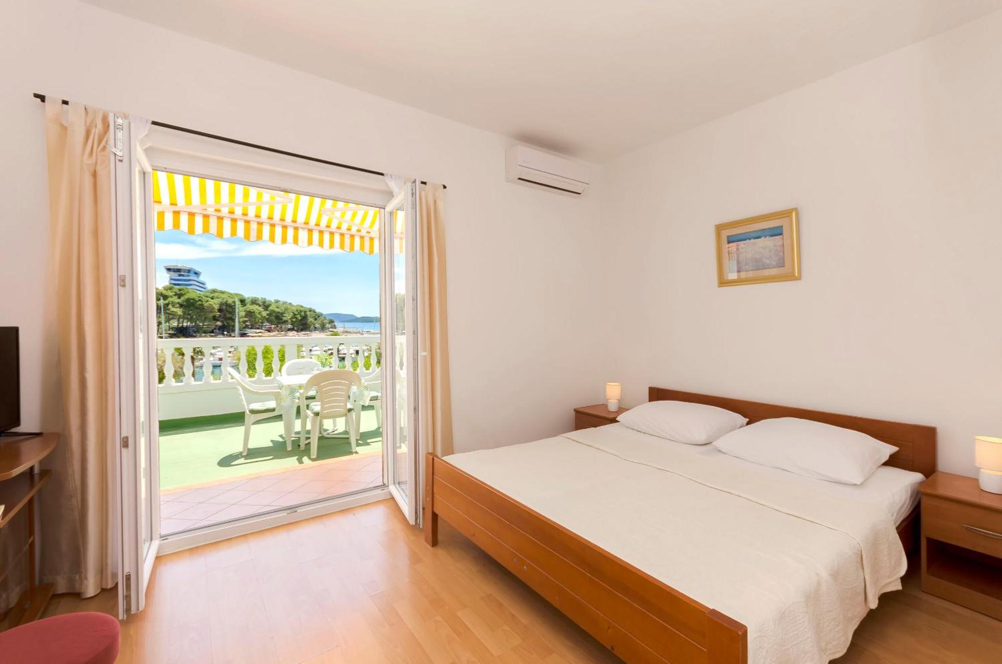 Apartment And Rooms Artina Vodice Eksteriør billede