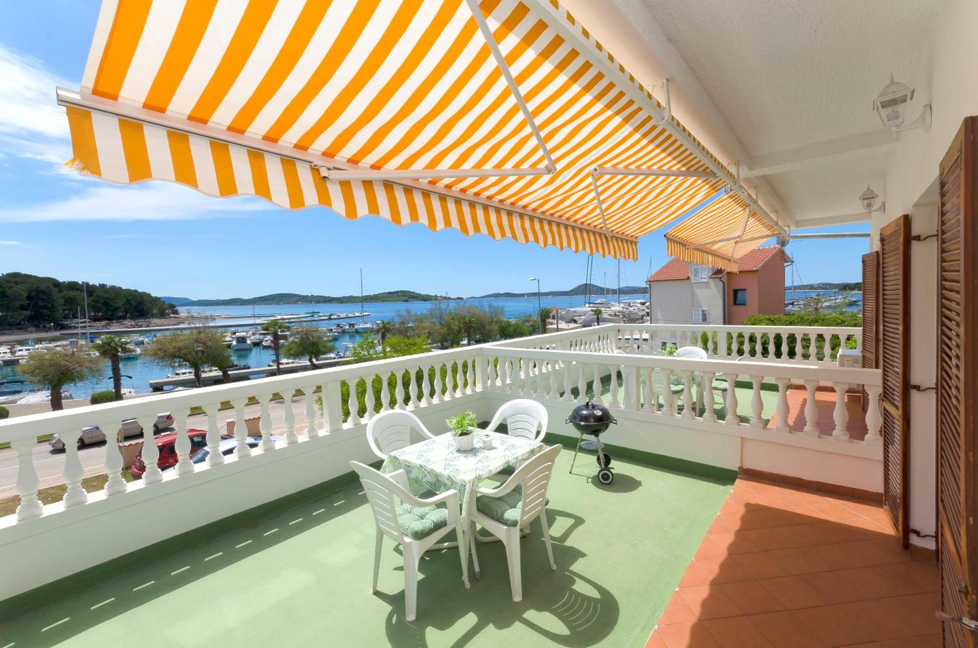 Apartment And Rooms Artina Vodice Eksteriør billede